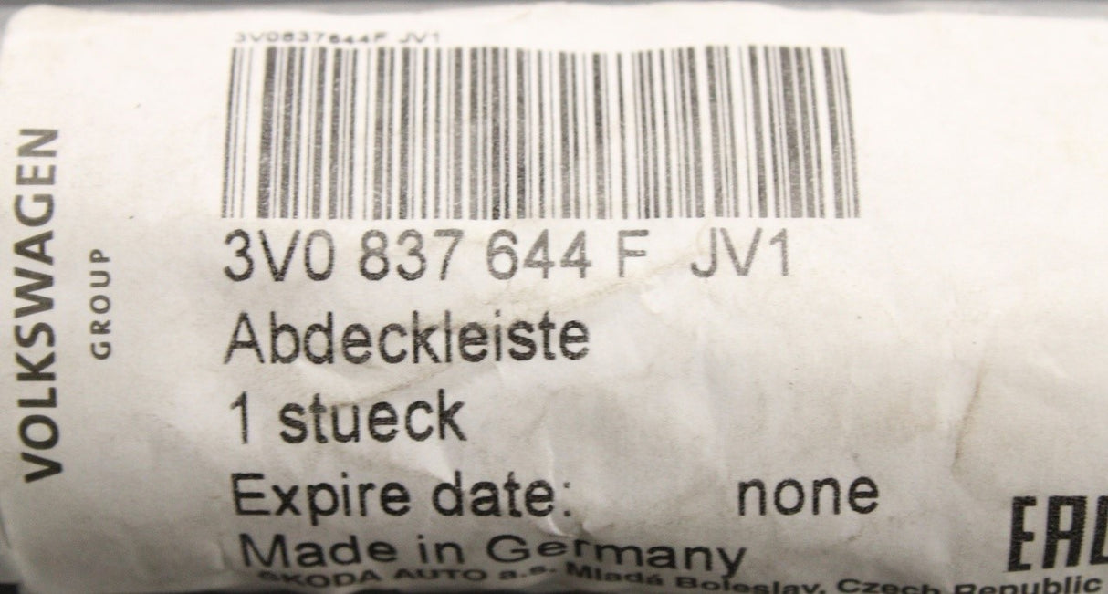 Skoda Superb 3V 2015-on front upper door trim (right) 3V0837644F JV1