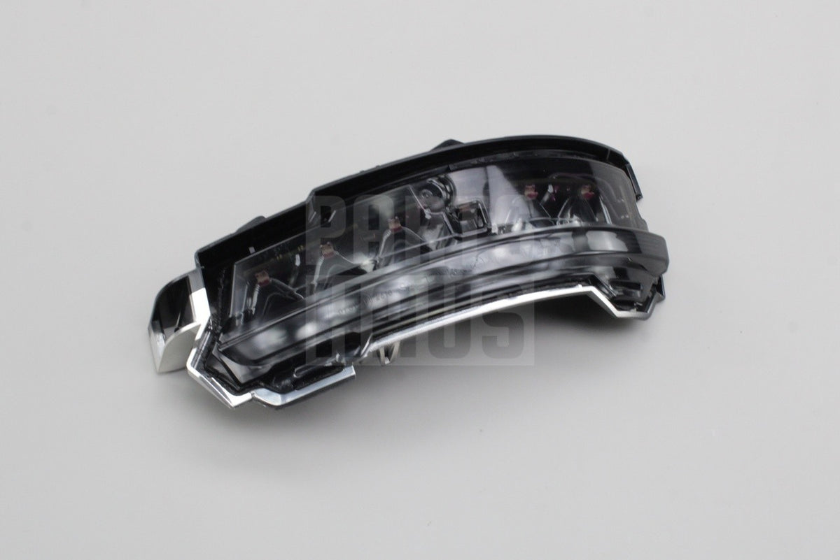 Land Rover Range Rover Evoque wing mirror indicator (left) LR048352