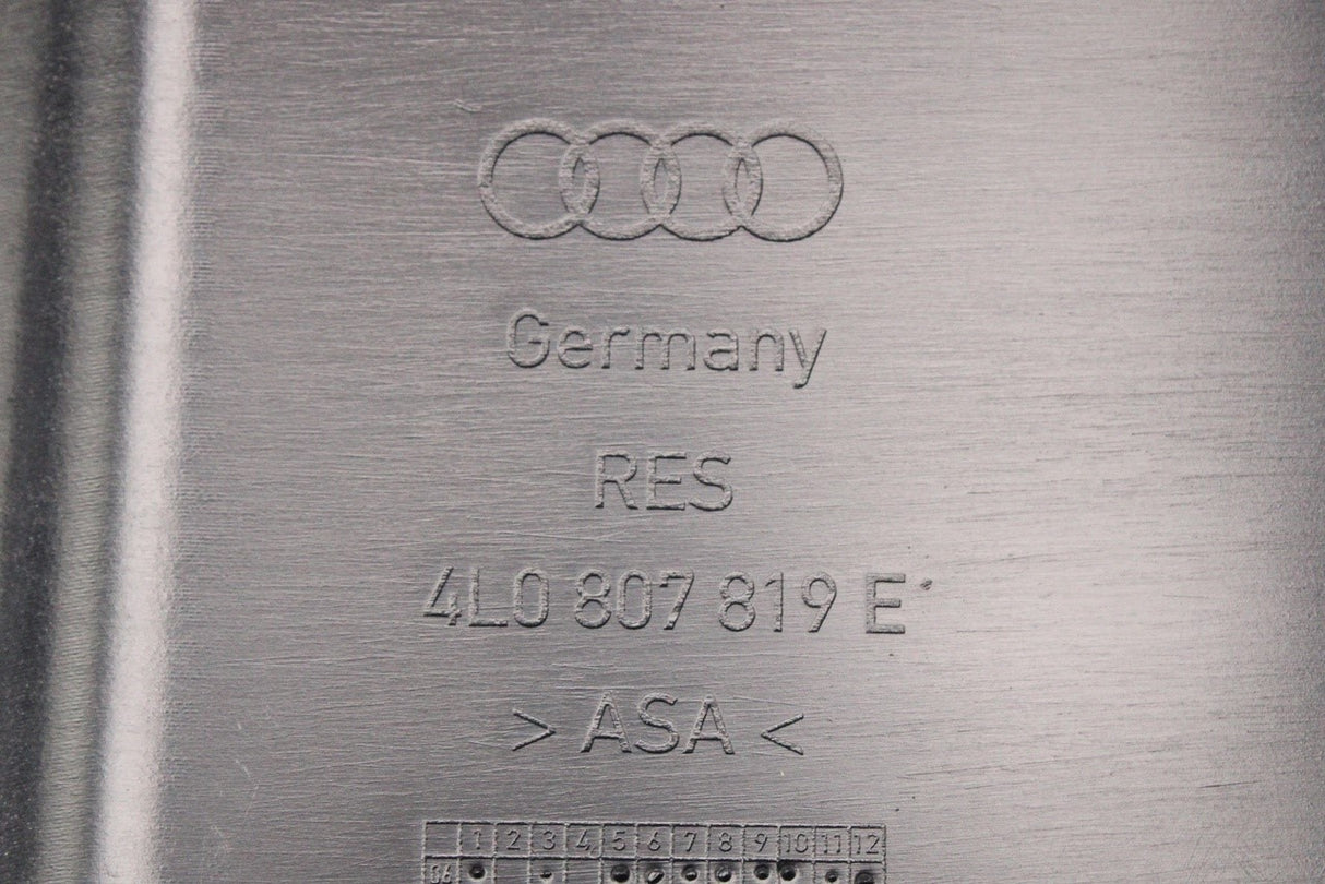 Audi Q7 S-Line 2007-2009 rear bumper towbar trim (centre) 4L0807819E