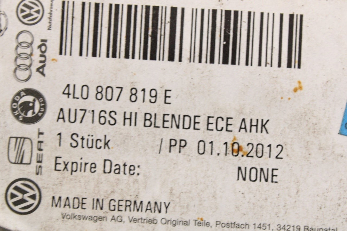 Audi Q7 S-Line 2007-2009 rear bumper towbar trim (centre) 4L0807819E