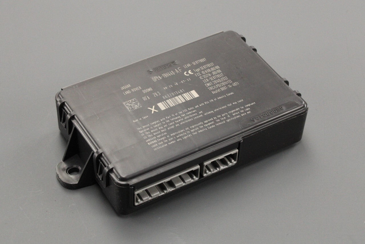 バッジ14 Jaguar XJ XF F-Type 2010-on door lock control module C2Z31063