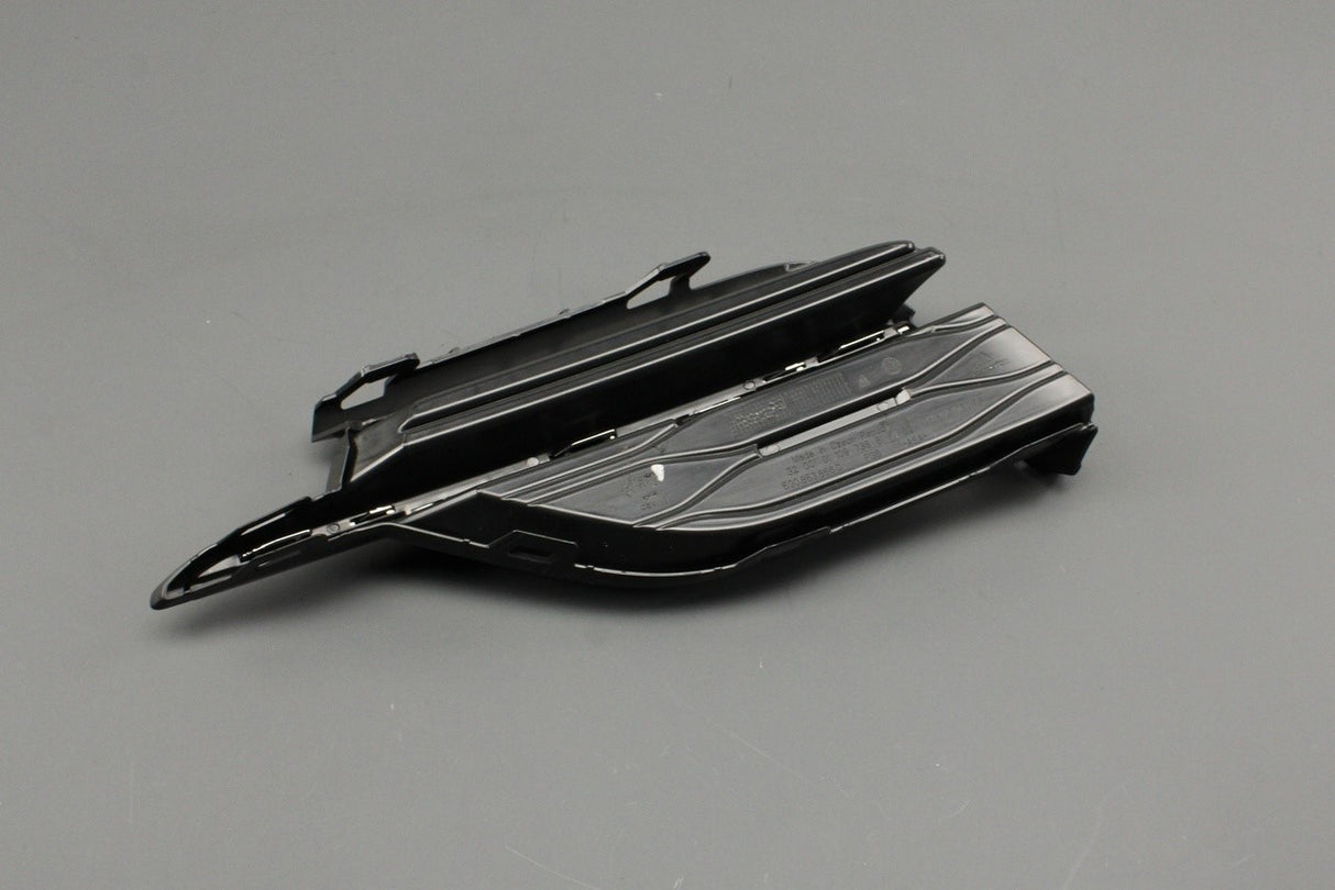 VW Golf R-Line MK7.5 17-20 air guide grille trim (right) 5G0854662G RYP