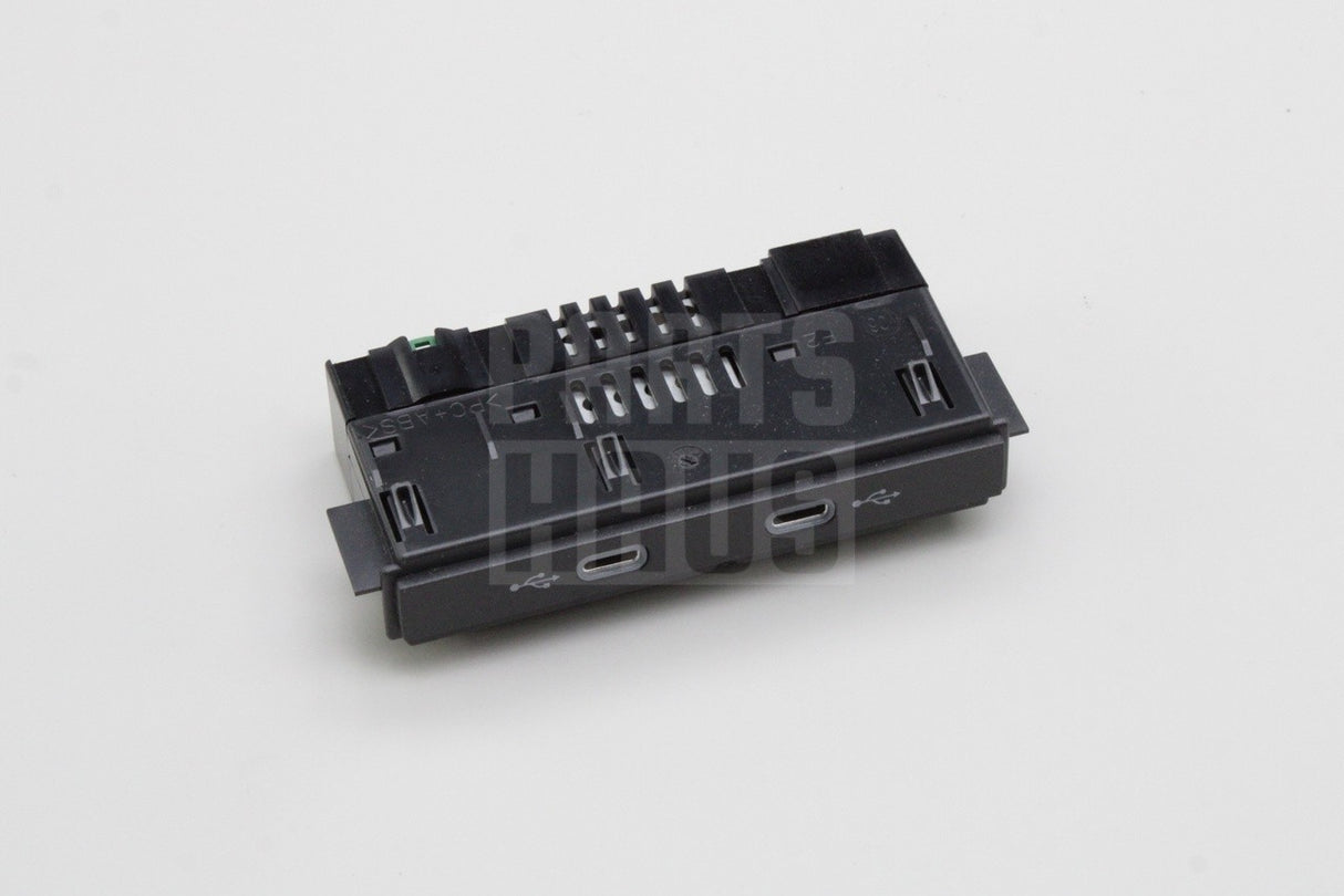 VW Golf Skoda Superb SEAT Cupra Leon 15-on dual usb-c port (front) 5NA035736