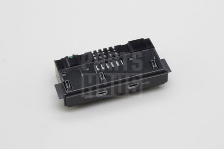 VW Golf Skoda Superb SEAT Cupra Leon 15-on dual usb-c port (front) 5NA035736