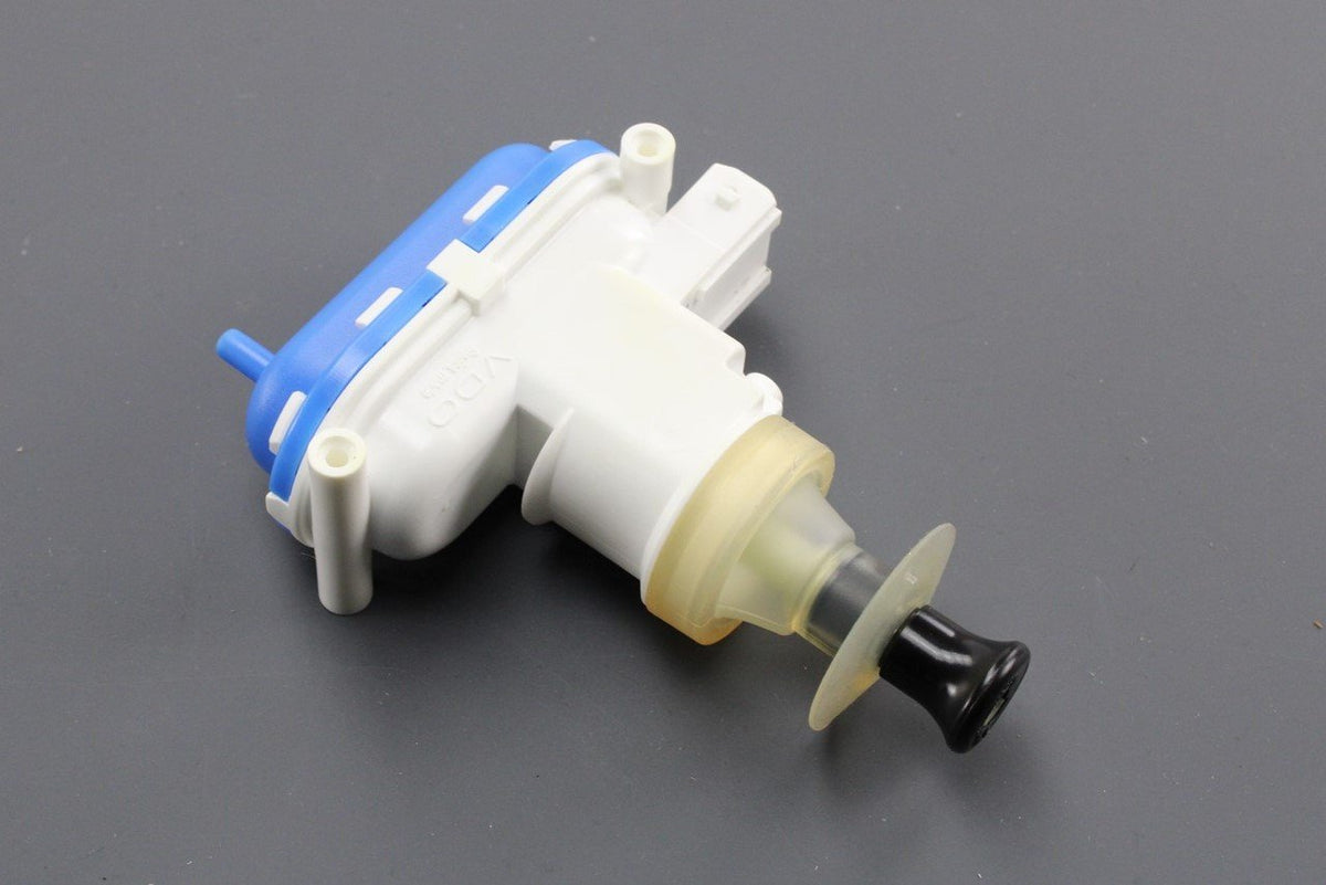 Audi 80 90 100 RS2 1987-2000 central locking control valve 8A0862153, view 1