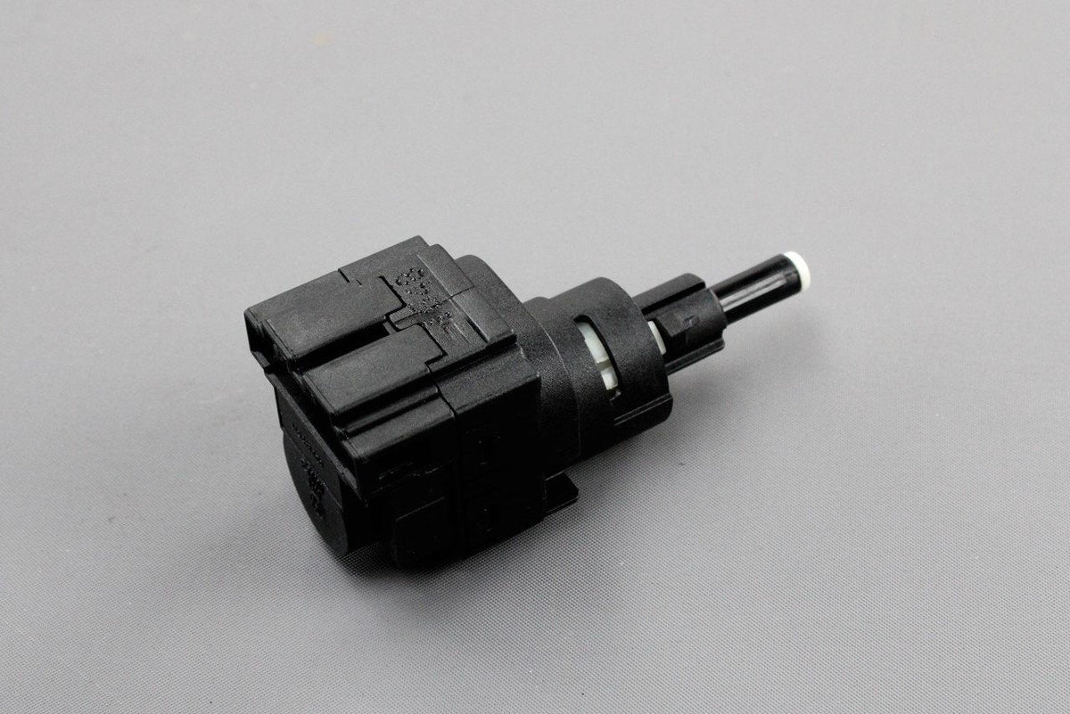 VW Polo Touran Golf Caddy Audi R8 A3 brake light switch 6Q0945511, view 1
