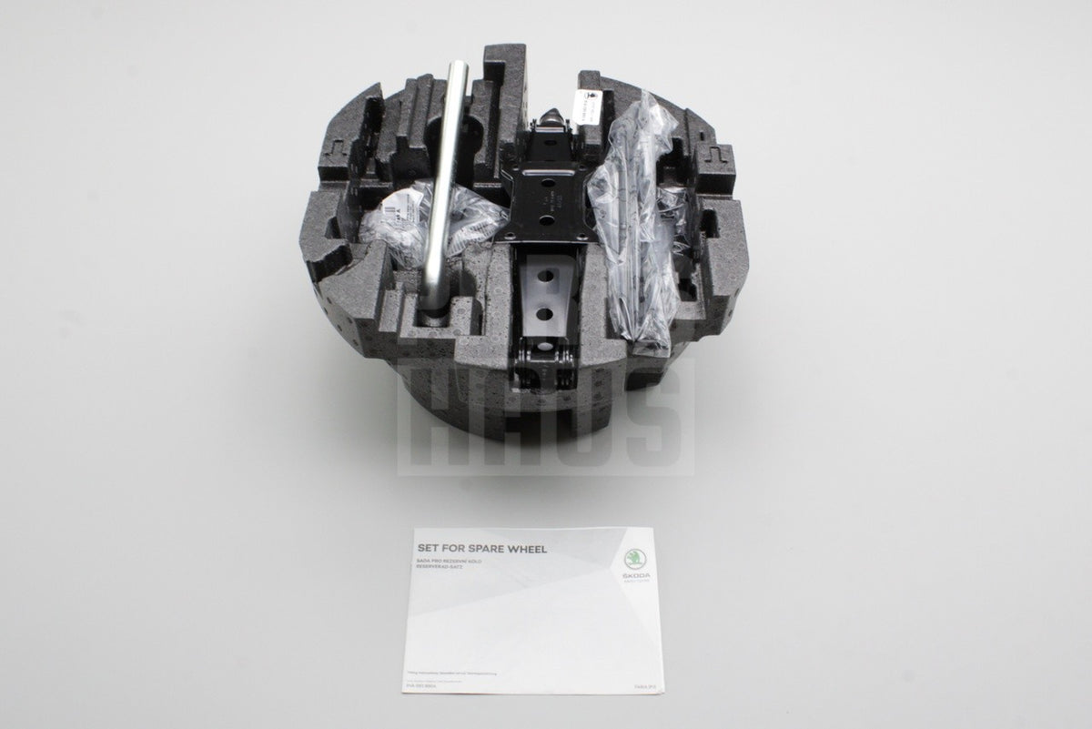 Skoda Fabia 2022-on spare wheel tool set 6VA093860A, view 1
