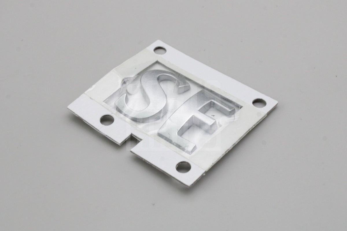 Range Rover 2002-2012 rear tailgate 'SE' badge (titan) LR008136