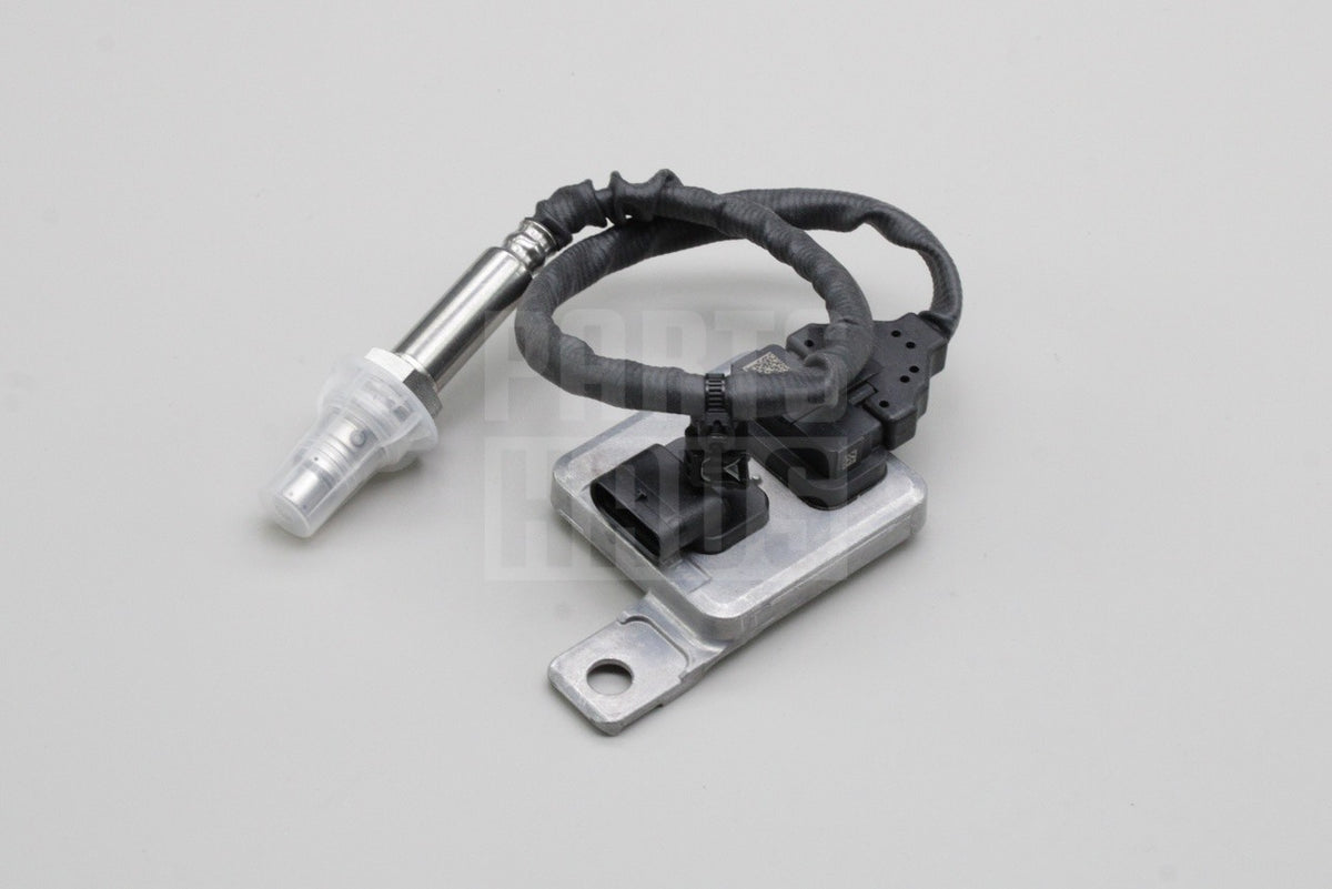 VW Touareg 7P 2013-18 3.0 TDI V6 exhaust NOx sensor 8K0907807N, view 1