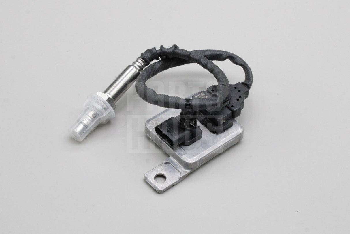Audi A4 A6 A7 08-16 3.0 TDI V6 exhaust NOx sensor 8K0907807N