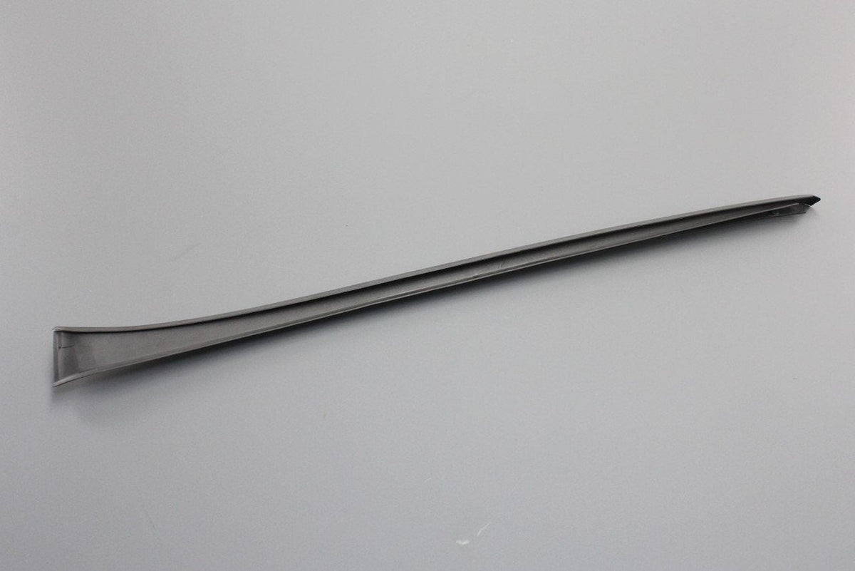 CUPRA Formentor 21-on front windscreen trim strip (right) 5FF854328 5AP, view 1