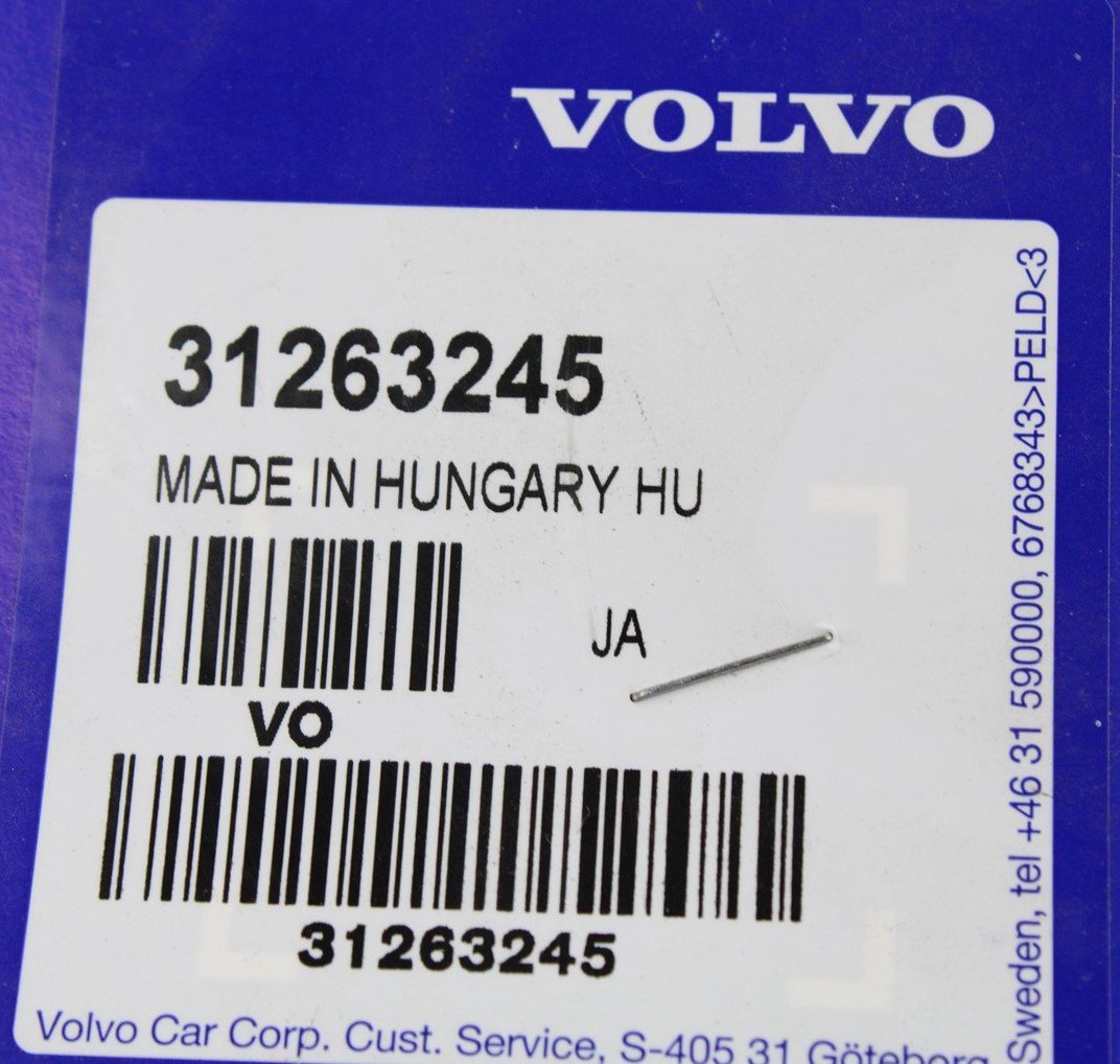 Volvo XC60 rear bumper fold out dirt cover 31263245