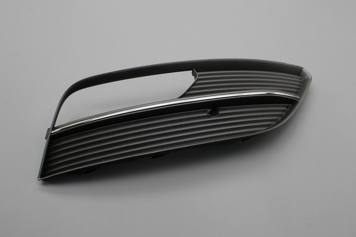 Audi A3 8V 2013-2016 front fog light grille (right) 8V3807682A 9B9