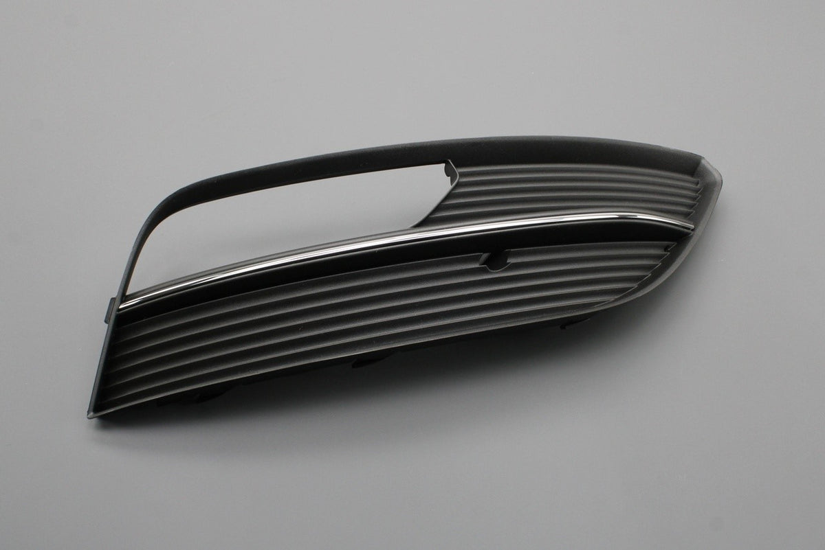 Audi A3 8V 2013-2016 front fog light grille (right) 8V3807682A 9B9, view 1