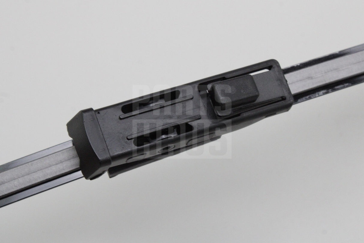 VW Golf Estate MK8 2020-on rear wiper blade (335mm) 5H9955427 9B9