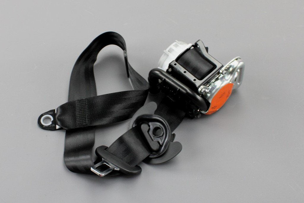 Audi A3 RS3 8V 2013-21 front right hand 3 point seat belt 8V5857706E V04, view 1