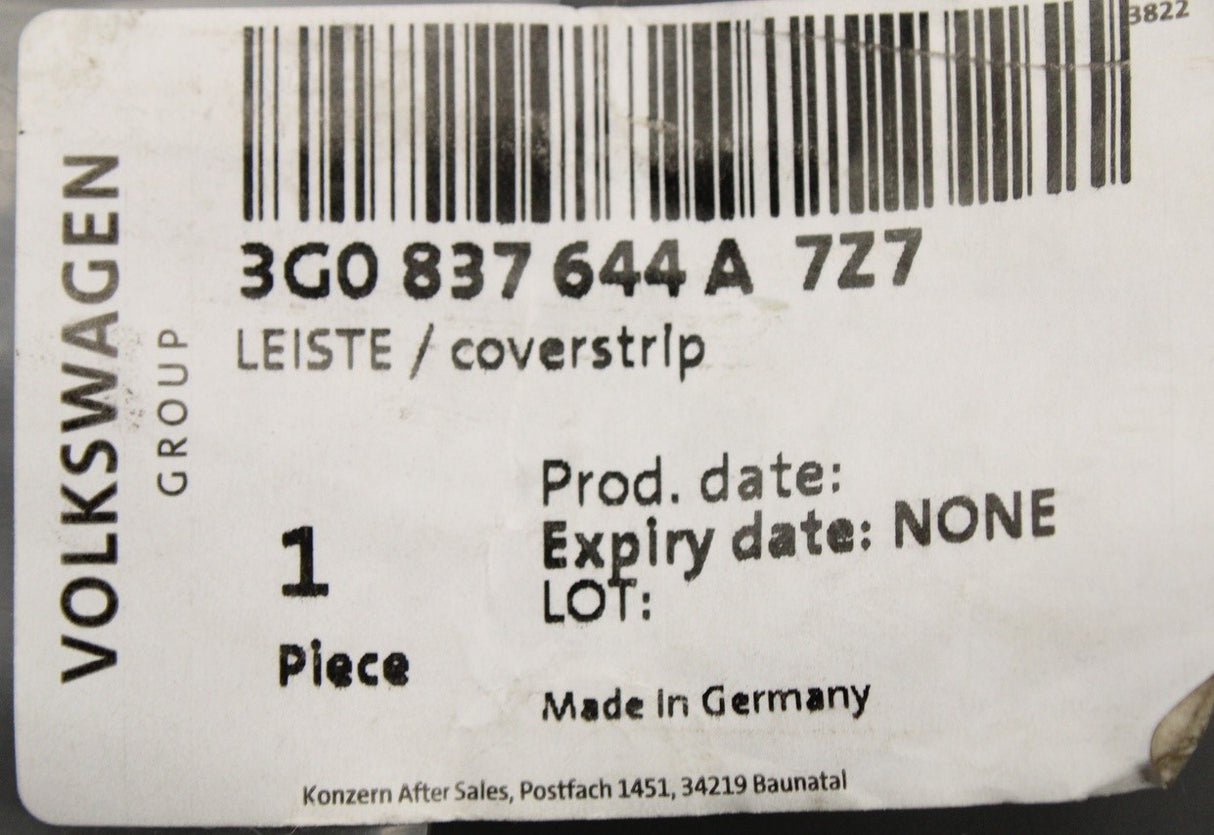 VW Passat B8 2018-24 front upper door trim strip (right) 3G0837644A 7Z7