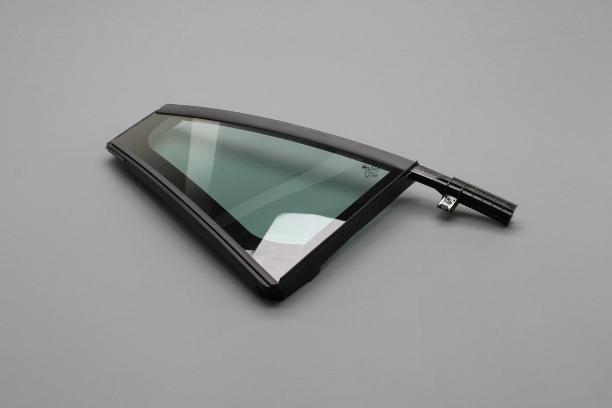 Skoda Superb Estate 15-24 rear door side window (right) 3V9845214F 5AP
