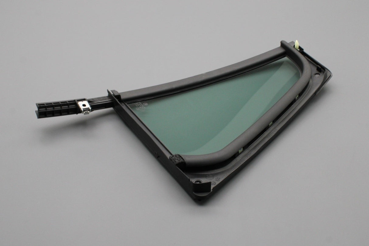 Skoda Superb Estate 15-24 rear door side window (right) 3V9845214F 5AP