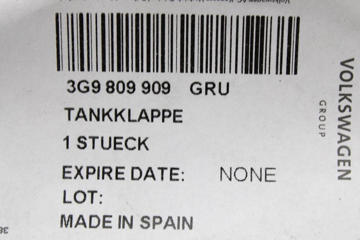 VW Passat Estate B8 2015-on fuel filler flap door (primed) 3G9809909 GRU