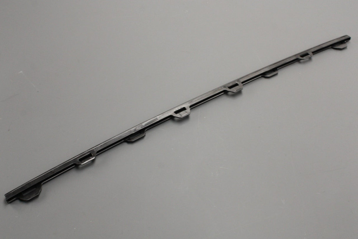VW Polo 6C 2015-17 front centre grille trim (lower) 6C0853101F 9B9