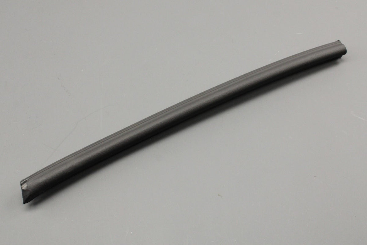Skoda Yeti 2010-18 wheel arch rubber seal (rear left) 5L0839761C, view 1