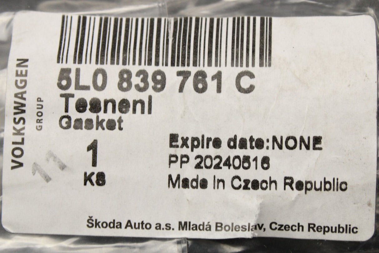 Skoda Yeti 2010-18 wheel arch rubber seal (rear left) 5L0839761C
