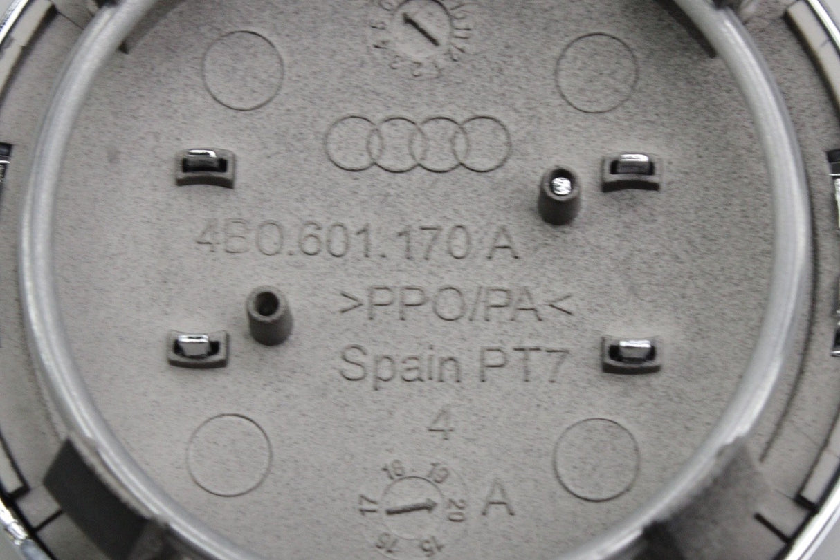 Audi A3 RS3 TT TTS Q3 RSQ3 alloy wheel centre cap (x1) 4B0601170A LT7