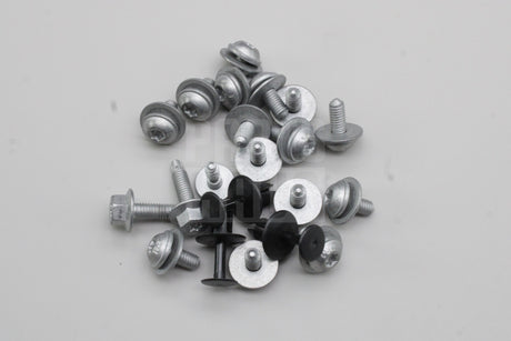 Audi TT TTS TTRS 2015-24 front wing screw fixings set 8S0098625