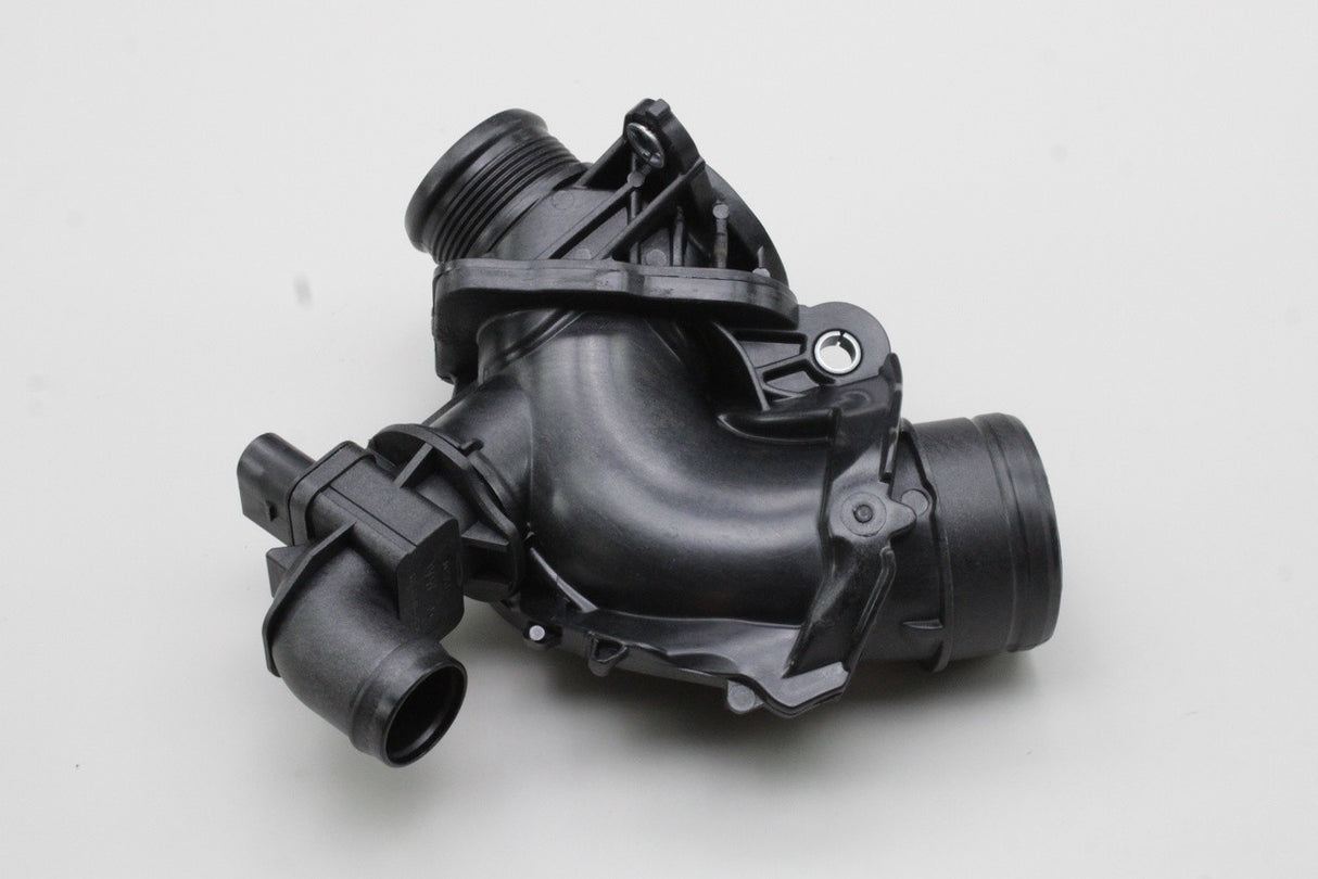 Audi A4 A5 A6 Q5 2.0 TDI air intake connection 04L129635F