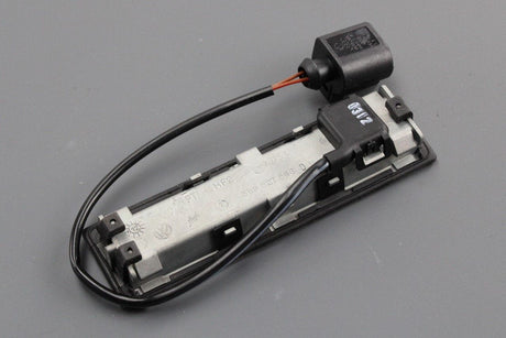 VW Passat Estate B5.1 2003-2005 electric boot lid push button 3B9827566D