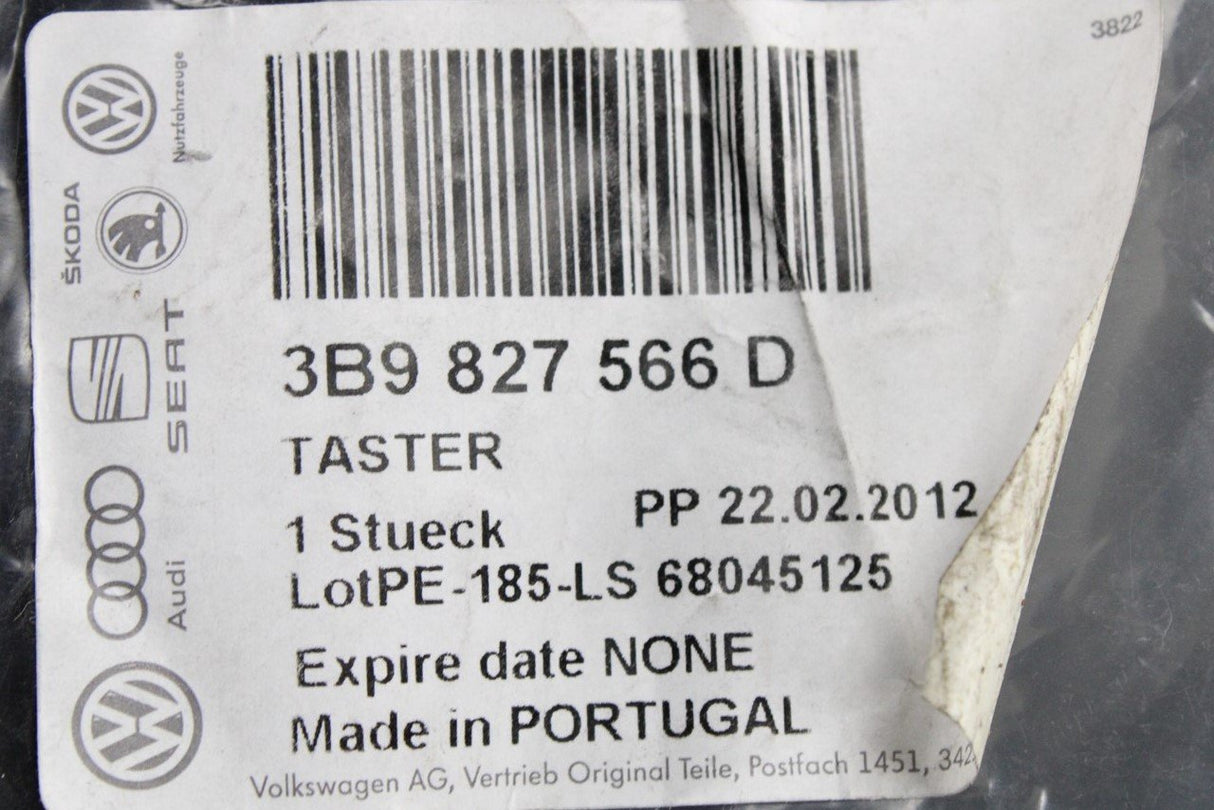 VW Passat Estate B5.1 2003-2005 electric boot lid push button 3B9827566D