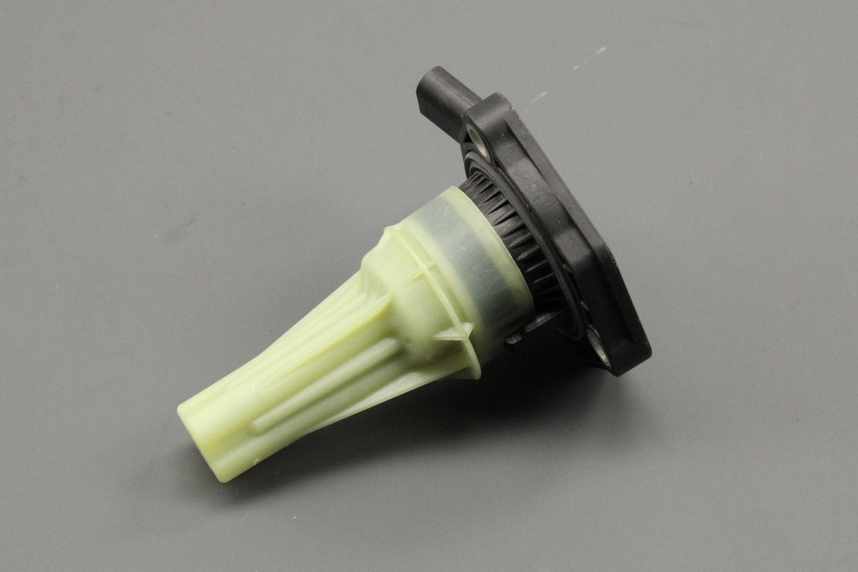 VW Golf MK8 A3 Leon Octavia 2.0 TDI engine oil level sensor 05L907660B
