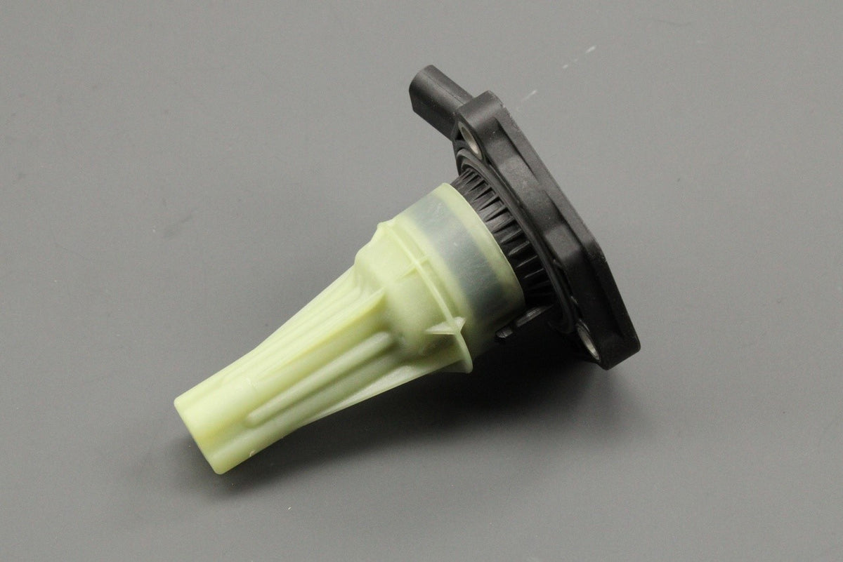 VW Golf MK8 A3 Leon Octavia 2.0 TDI engine oil level sensor 05L907660B, view 1