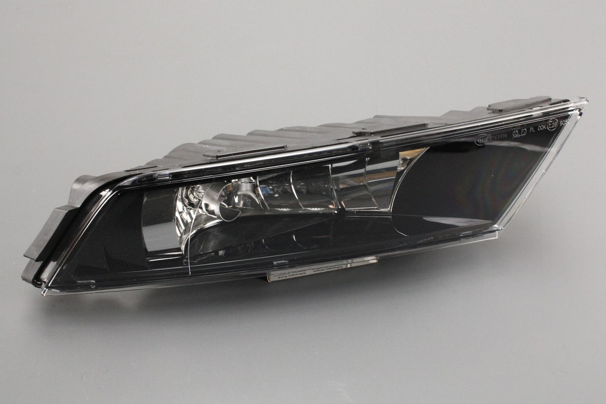 Skoda Superb 2015-on front halogen fog light (right) 3V0941700, view 1