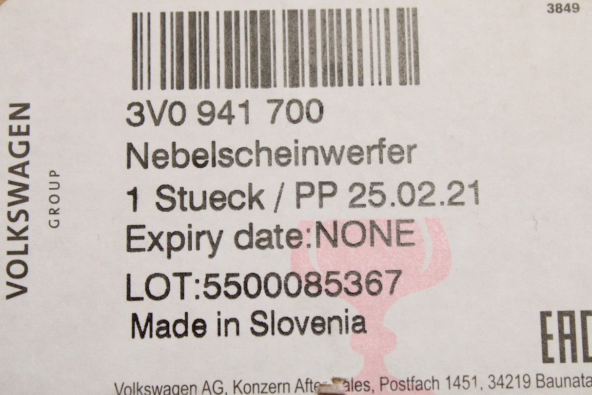 Skoda Superb 2015-on front halogen fog light (right) 3V0941700