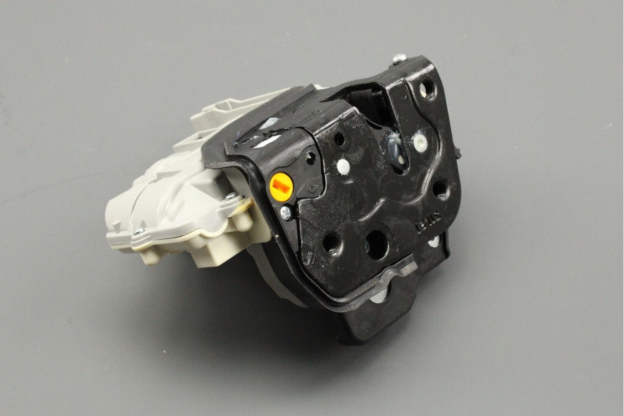 Audi A3 8P RS3 A6 RS6 A8 R8 RHD front door lock (left) 4F2837015