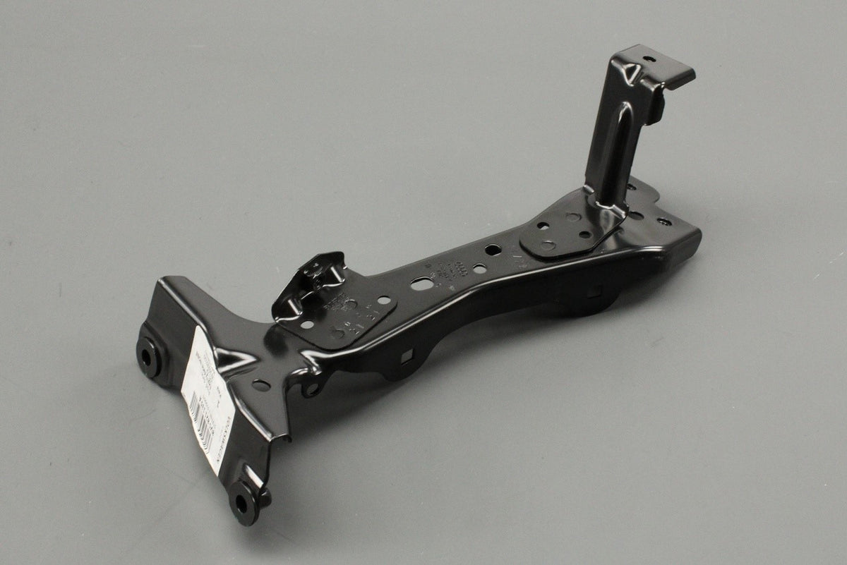 Audi A3 S3 RS3 8V 2013-20 front wing mounting bracket (left) 8V0821135A, view 1