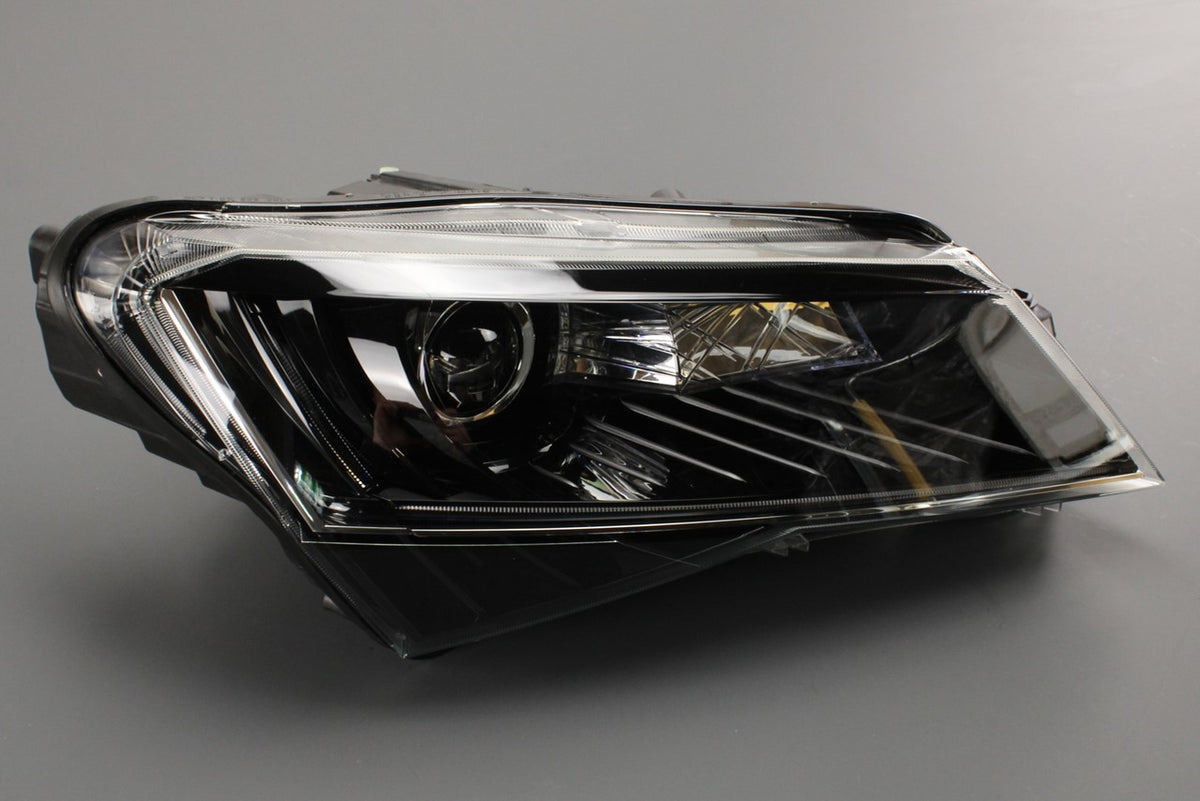 Skoda Superb 2015-on RHD xenon headlight (right) 3V2941018A, view 1