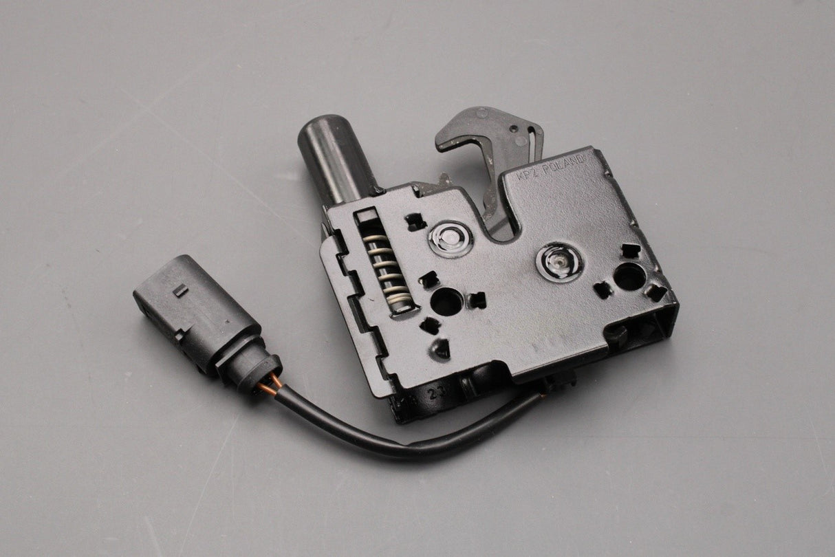 Audi TT TTS TTRS VW Polo T-Cross bonnet lid lock catch 8S0823509B