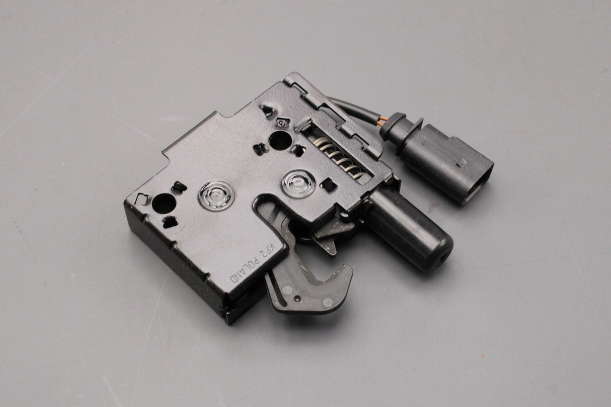 Audi TT TTS TTRS VW Polo T-Cross bonnet lid lock catch 8S0823509B