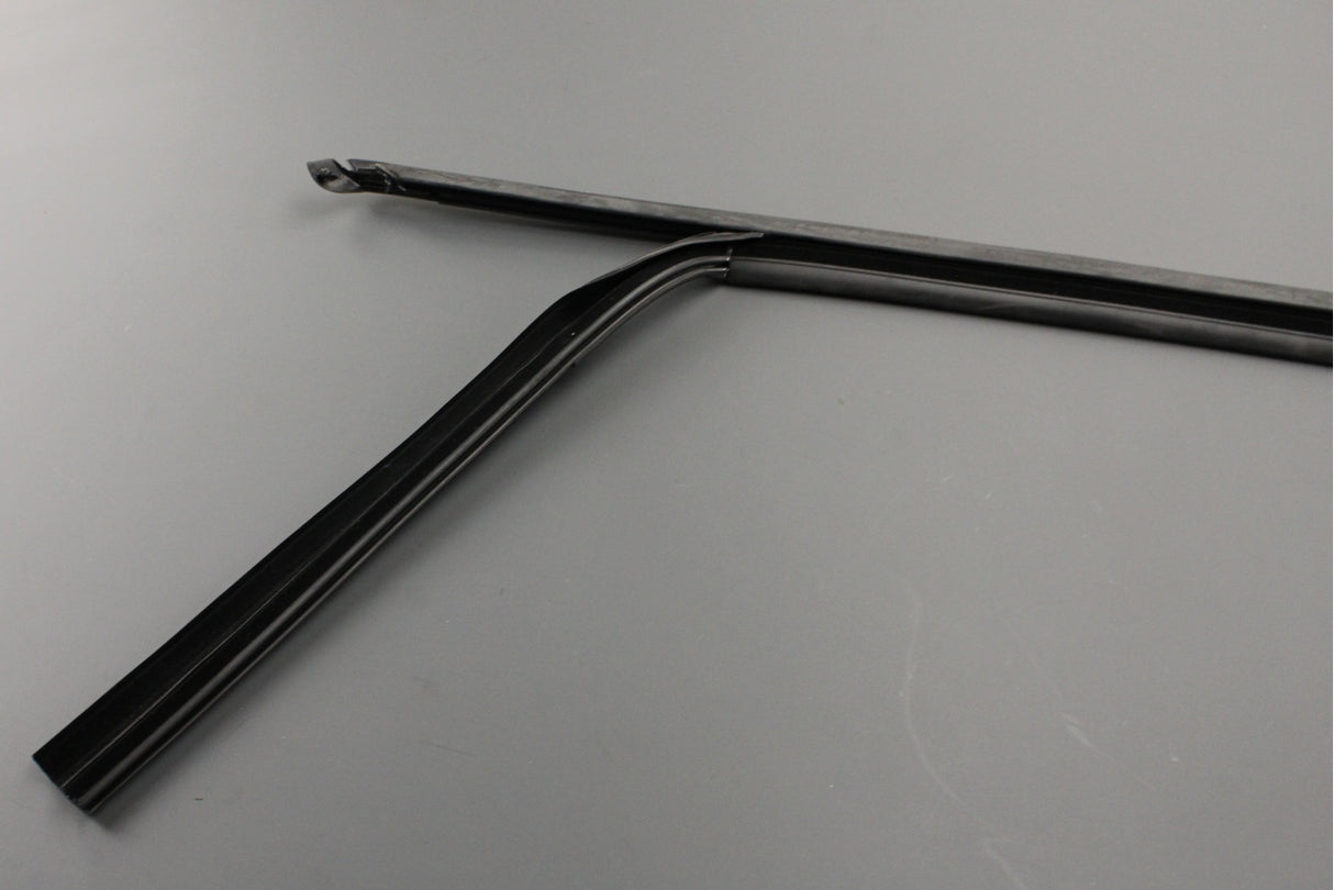 Skoda Octavia front upper door seal window guide (left) 5E3837431H 5AP