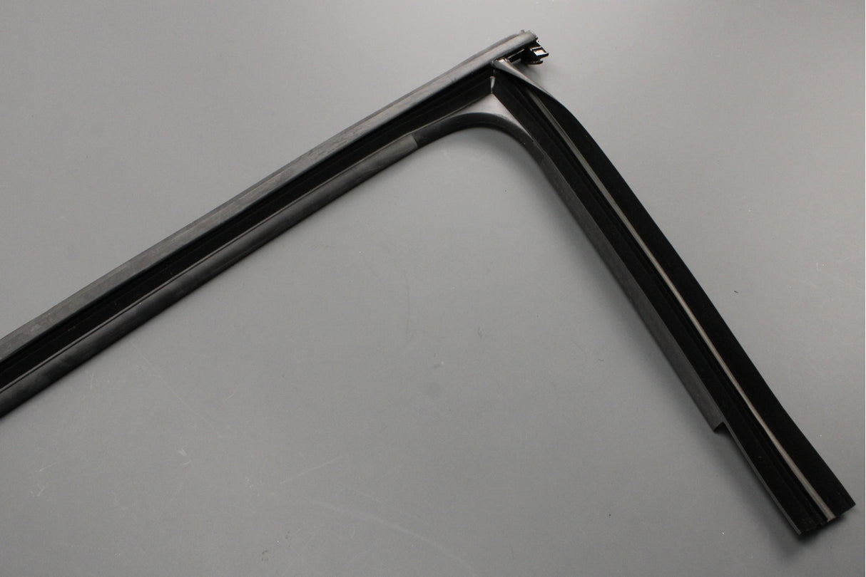 Skoda Octavia front upper door seal window guide (left) 5E3837431H 5AP