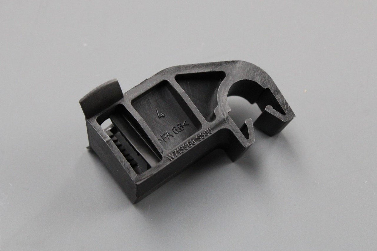 Volvo retaining clip (x1) 999295