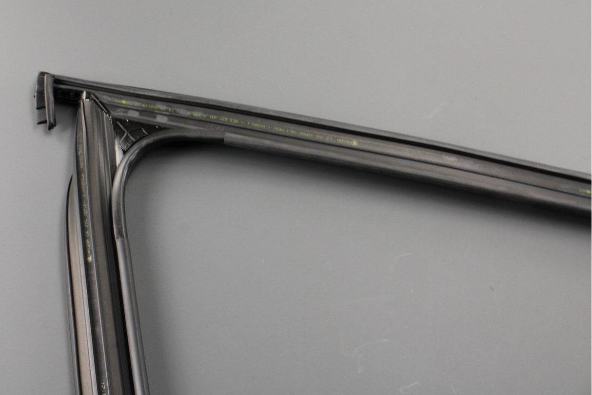 Skoda Octavia front upper door seal window guide (left) 5E3837431H 5AP