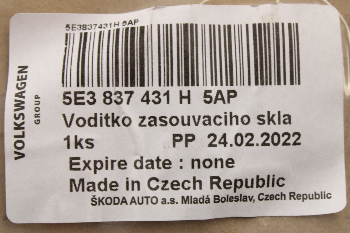 Skoda Octavia front upper door seal window guide (left) 5E3837431H 5AP
