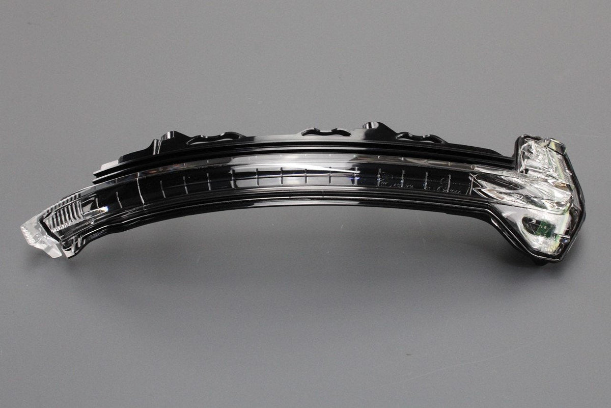 Audi TT TTS R8 wing mirror turn signal indicator (right) 8S0949102A