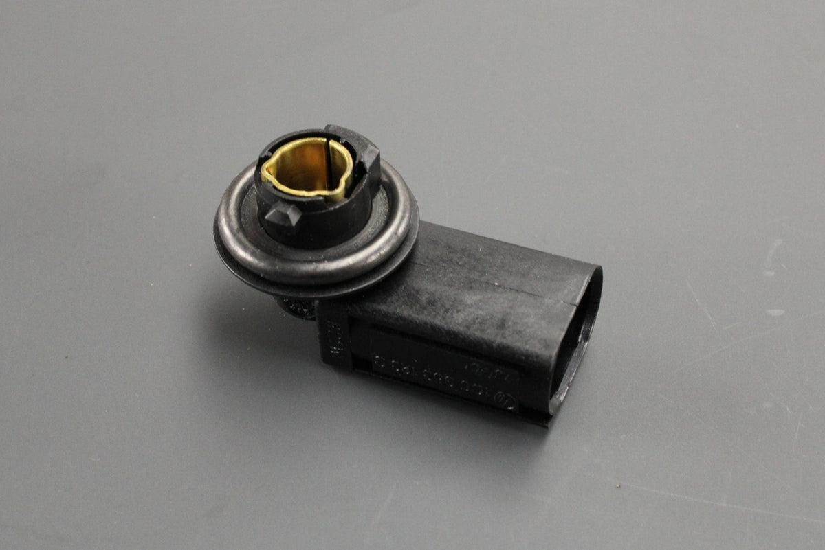 VW Beetle Scirocco Audi Q7 bulb holder socket 1C0953123C, view 1