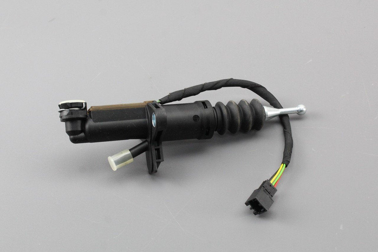 VW Transporter Caravelle California T6 clutch master cylinder 7E0721401F