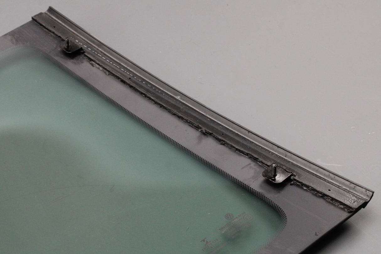 VW Fox 2005-2012 pop-out rear window (left) 5Z3847099D